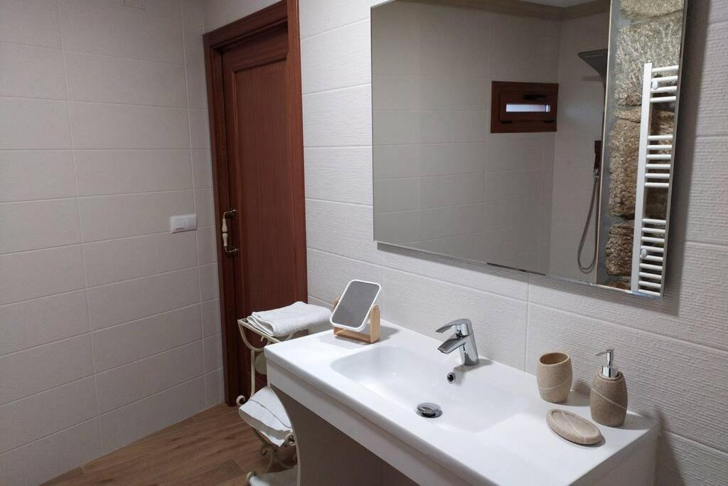 O Apartamento Do Xanza, Ideal Para Parejas Adaptado Movilidad Reducida Meis Luaran gambar