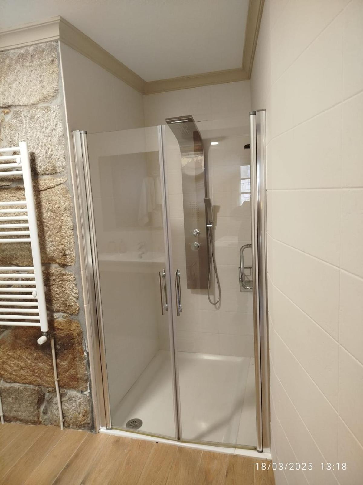 O Apartamento Do Xanza, Ideal Para Parejas Adaptado Movilidad Reducida Meis Luaran gambar